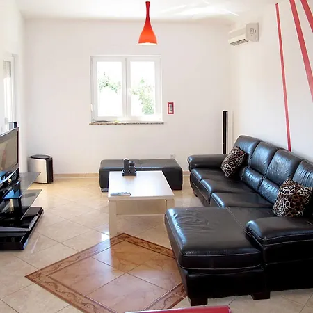 Haus Sanja 405s *